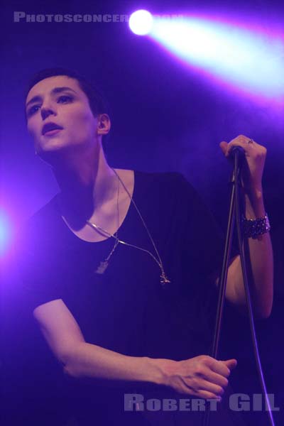 SAVAGES - 2013-02-23 - PARIS - Nouveau Casino - Camille Berthomier